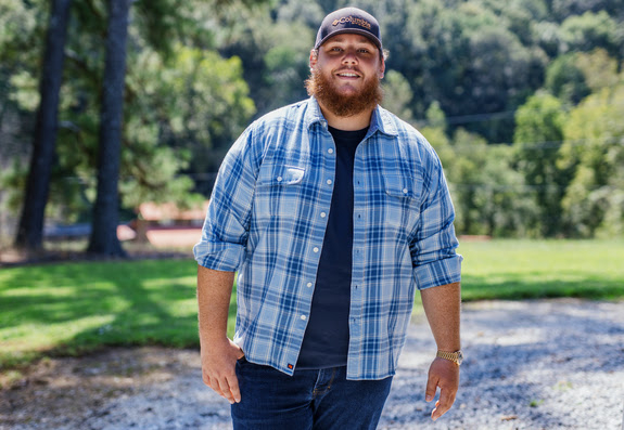 Luke Combs achieves tenth-consecutive #1 with 