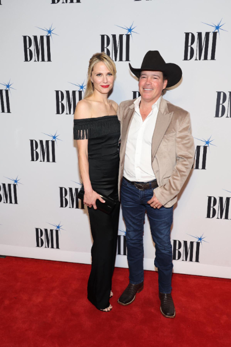 Clay Walker And Wife Jessica Announce Their Sixth Child