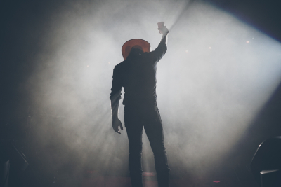 Justin Moore Surprises Fans Again with Two New Songs﻿“Selfish Man” + “High on Life”