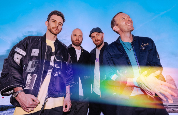 Coldplay Premieres feelslikeimfallinginlove Lyric Video